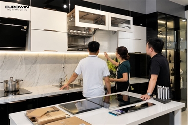 Gia Đình Nấu Ăn Mỗi Ngày Nên Chọn Tủ Bếp Như Thế Nào Để Vừa Sạch, Vừa Bền Theo Thời Gian?
