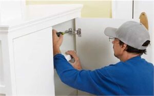 7 Sai Lầm Khiến Tủ Bếp Nhựa Nhanh Xuống Cấp Và Cách Vệ Sinh Để Luôn Đẹp Như Mới.