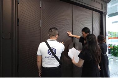 Cửa Nhôm Nguyên Tấm Có Thực Sự Cách Âm, Cách Nhiệt Như Quảng Cáo?