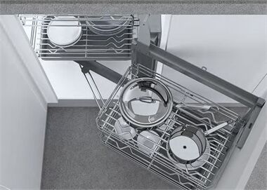 Giá Góc Liên Hoàn Eurowin – Khai Thác Triệt Để Không Gian “Chết” Trong Tủ Bếp