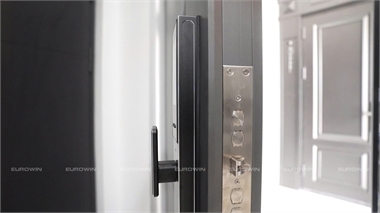 Cách Nhận Biết Cửa Nhôm Nguyên Tấm Chất Lượng: 6 Tiêu Chí Người Mua Cần Kiểm Tra