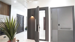 Ưu Điểm Cửa Nhôm Nguyên Tấm: Vì Sao Ngày Càng Được Ưa Chuộng