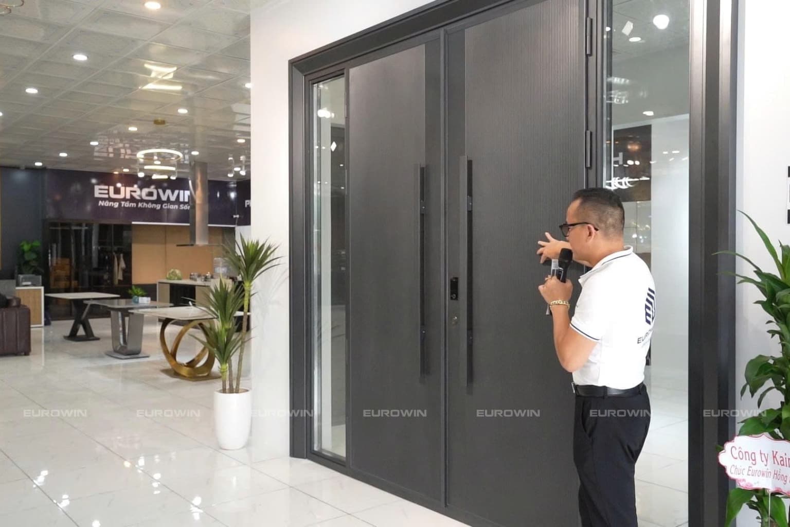 Cấu tạo cánh, lõi cửa và hệ khung bao cần được tính toán đồng bộ
