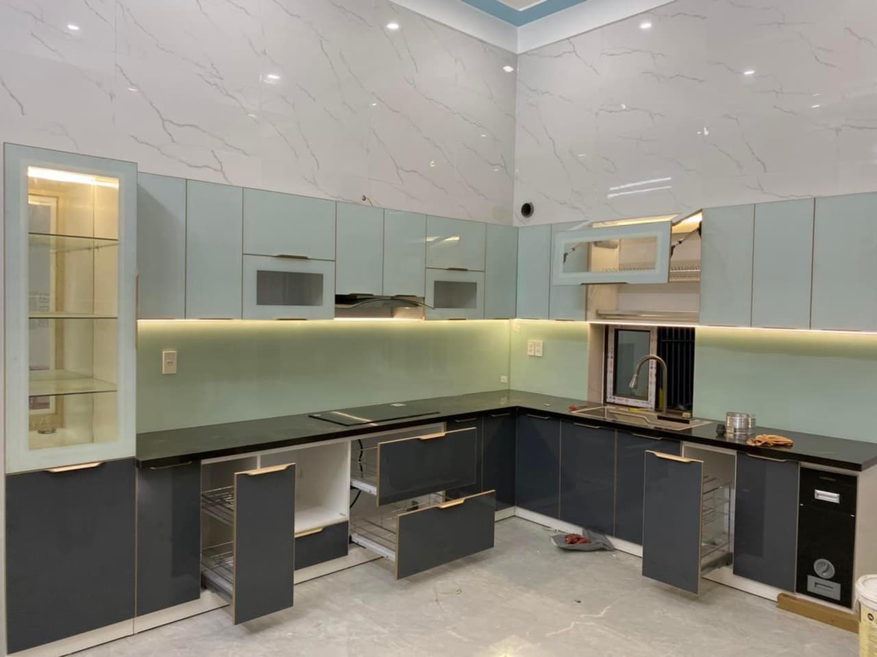 Cấu tạo tủ bếp inox cánh kính