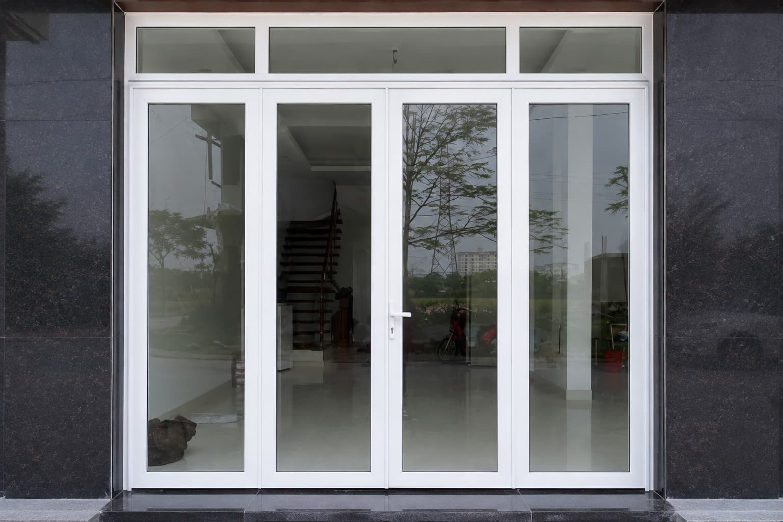 Cửa nhôm giá rẻ có thực sự tiết kiệm