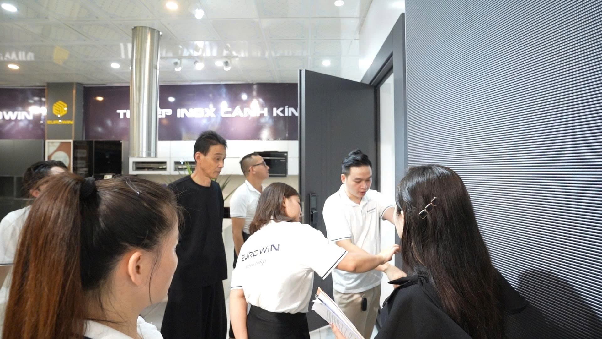 Cửa Nhôm Nguyên Tấm Cao Cấp: Sản Phẩm Mới Xuất Hiện Tại Eurowin