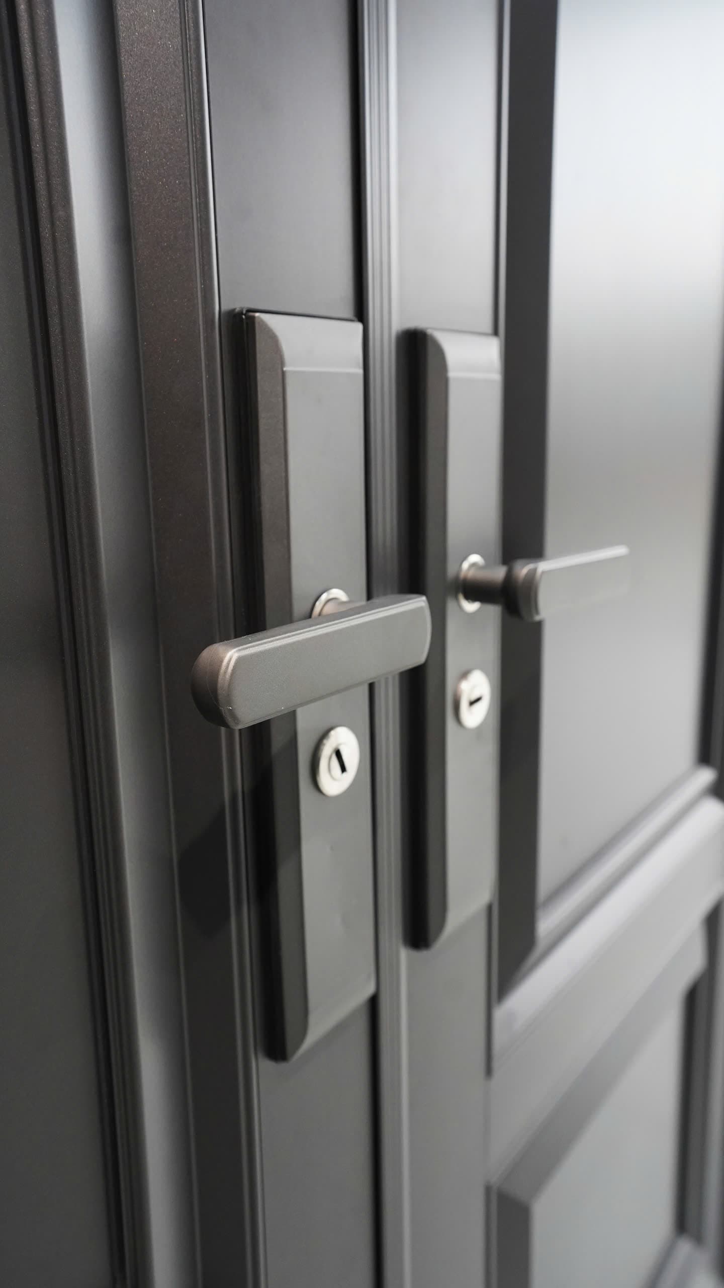 Cửa nhôm nguyên tấm có độ kín khít cao khi đóng mở, cách âm hiệu quả