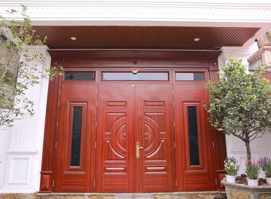 Cửa thép cho cảm giác đóng mở đầm và nặng tay hơn