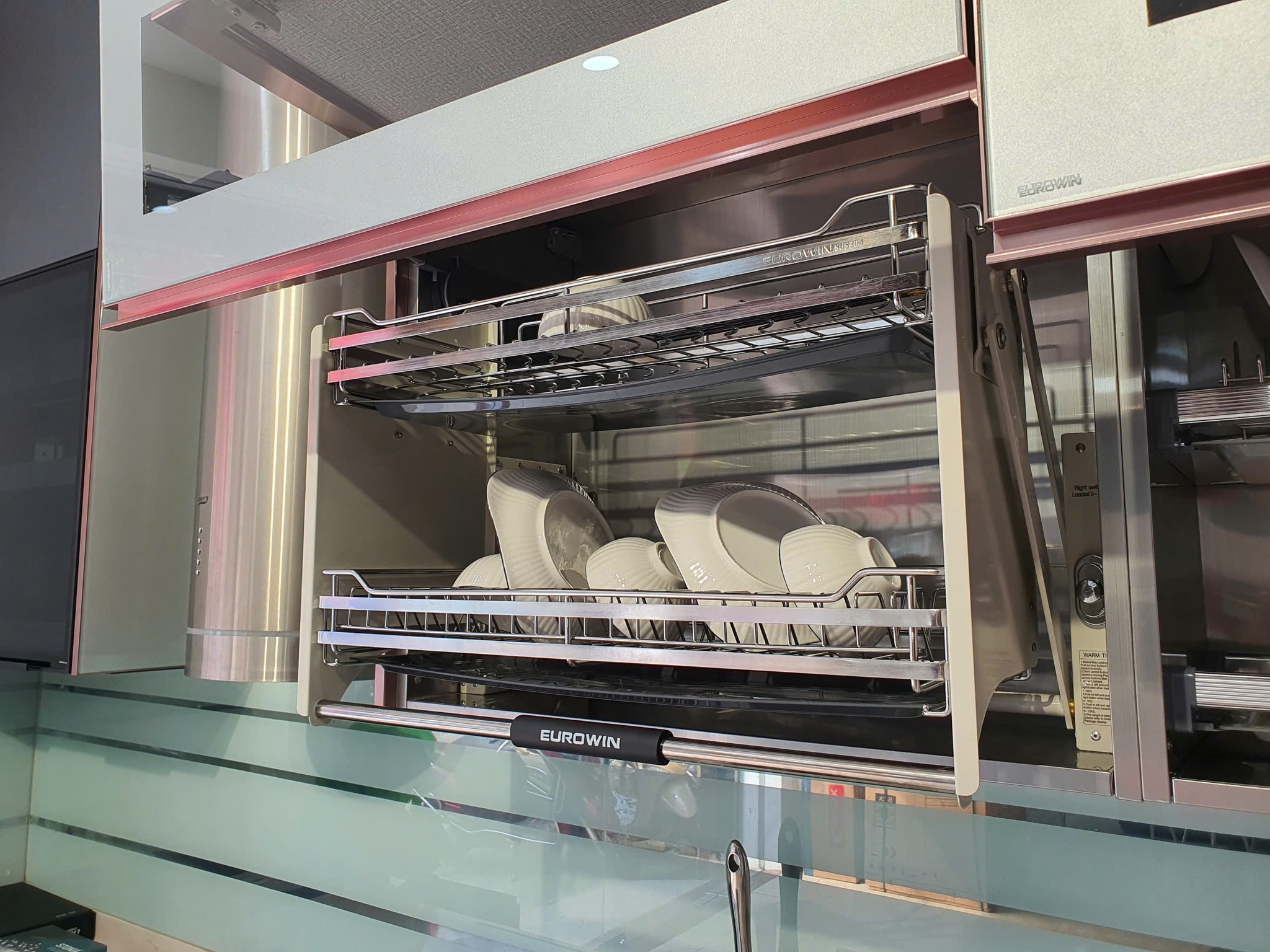 Báo giá tủ bếp inox cánh kính mới nhất – Cập nhật từ Eurowin