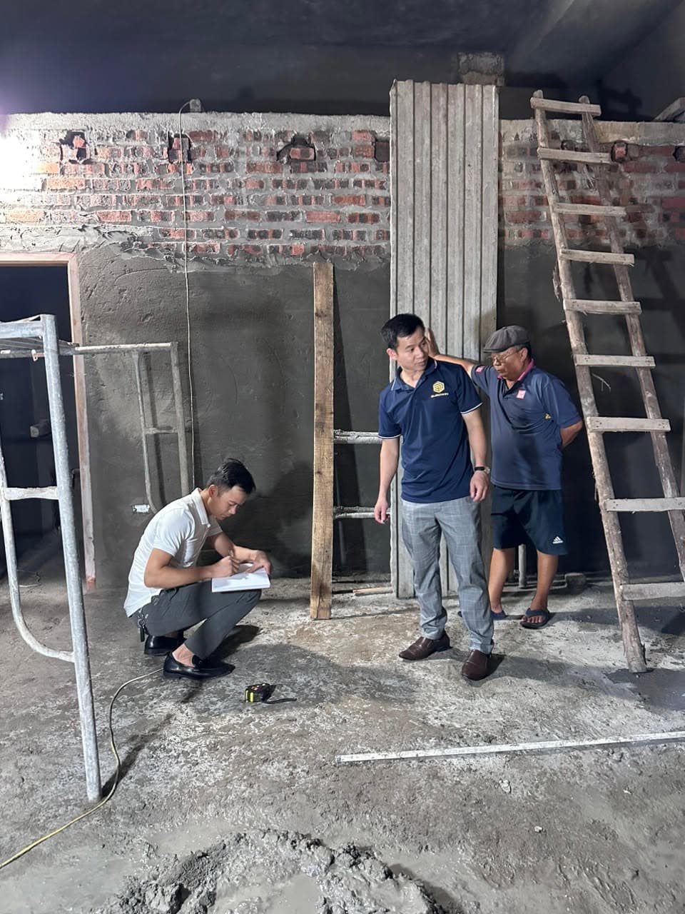 Quy trình thiết kế - thi công tủ bếp: Khảo sát thực tế tại nhà khách hàng