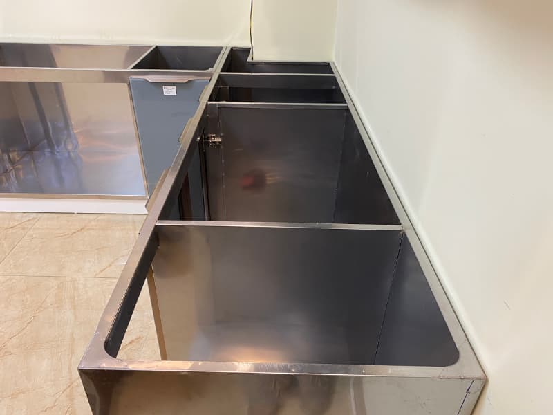 khung thùng tủ bếp inox cánh kính có độ bền cao