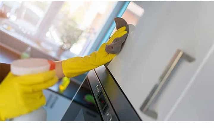 7 Sai Lầm Khiến Tủ Bếp Nhựa Nhanh Xuống Cấp Và Cách Vệ Sinh Để Luôn Đẹp Như Mới.