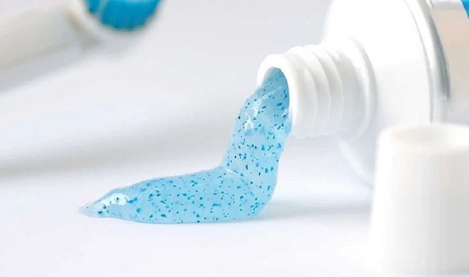Cách Vệ Sinh Kính Bếp Bị Dầu Mỡ: 5 Mẹo Giúp Kính Bếp Sáng Bóng Nhanh Chóng