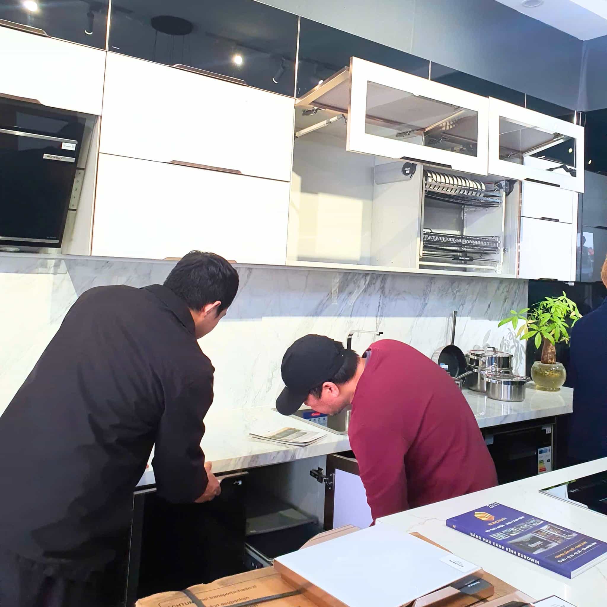 Những Sai Lầm Thường Gặp Khi Chọn Đơn Vị Làm Tủ Bếp – Chuyên Gia Eurowin Cảnh Báo